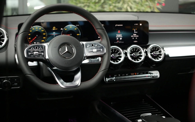 Mercedes-Benz EQB cena 252022 przebieg: 5, rok produkcji 2023 z Ćmielów małe 232